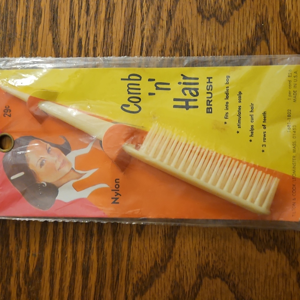 VINTAGE TILT NYLON COMB N BRUSH